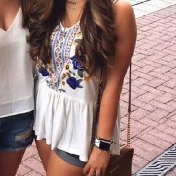 White blouse floral stitching - Picture 2 of 6